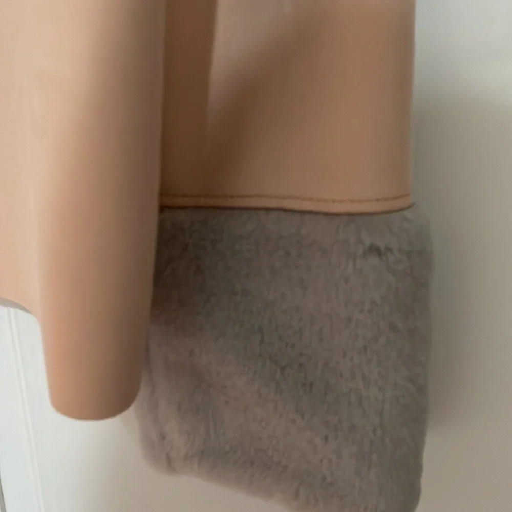 Zara Faux Fur/ Faux Suede Sweater/Shirt in size large - Picture 5 of 5